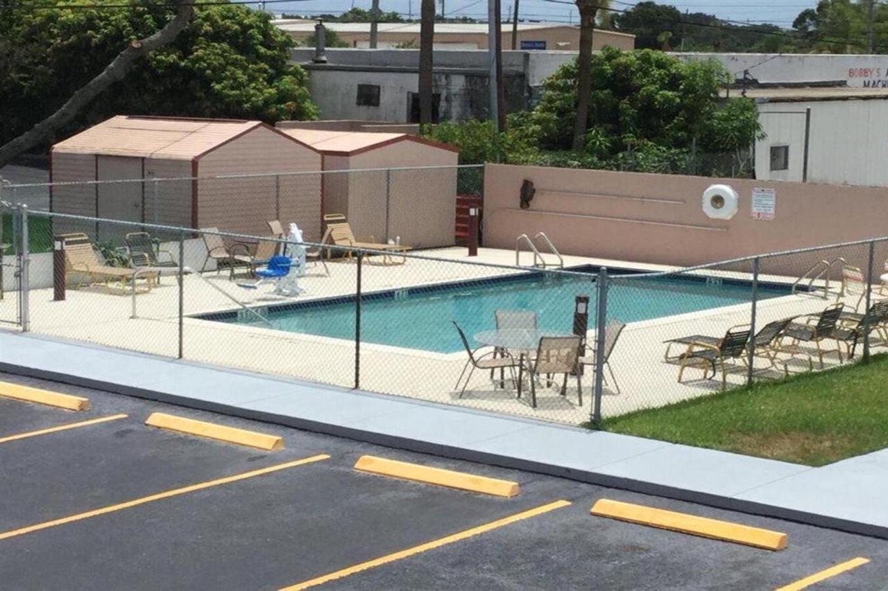 Redfinn Inn Fort Pierce Ngoại thất bức ảnh